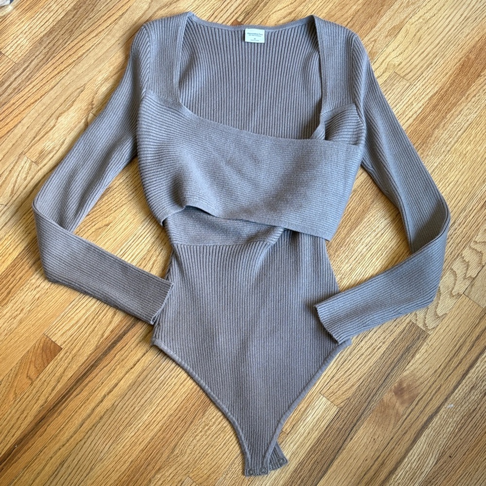 Abercrombie & Fitch medium Taupe Ribbed Long-Sleeve Bodysuit